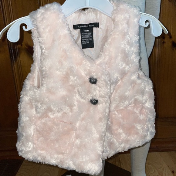 3/$10 Faux Fur Vest (24 Mths) - Picture 7 of 7